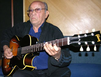 Guitarra elétrica na MPB: os estilos de José Menezes e Olmir Stocker - Eduardo de Lima Visconti