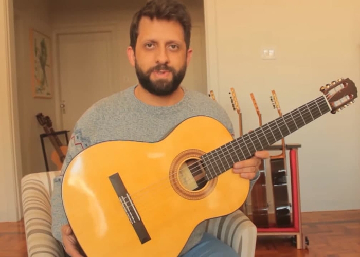 Capa do vídeo Luthier Lineu Bravo doa instrumento para financiar o Acervo Violão Brasileiro