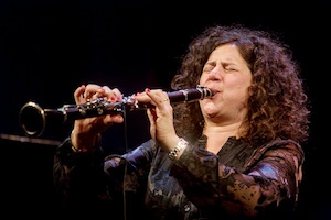 Clarinetista Anat Cohen disputa Grammy ao lado de violonistas brasileiros