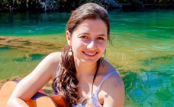 Thaís Nascimento lança disco sobre mulheres compositoras para violão neste sábado