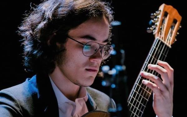 Violonista Tomas Haushahn apresenta peças de Vicente Paschoal em recital que marca retorno ao Brasil