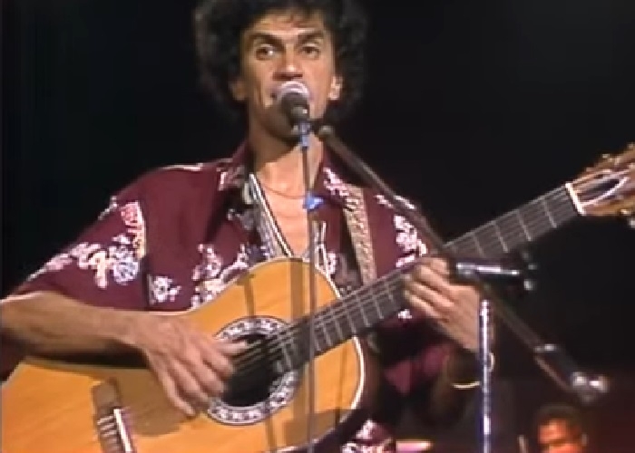 Capa do vídeo Caetano Veloso e A Nova Banda da Terra - Caetano no Coliseu - RTP