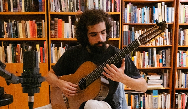 Análise, ressignificação e composição em uma série de 4 peças para violão solo, por Ely Janoville