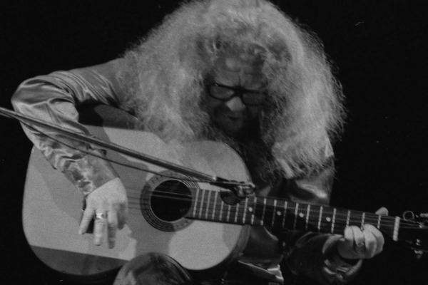 Laboratório Intuitivo: da força transformadora da música de Hermeto Pascoal