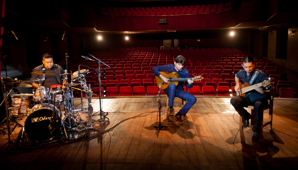 Josué Costa Trio se apresenta no Espaço Cultural Escola SESC do Rio de Janeiro