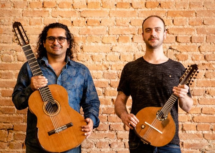 Capa do vídeo Alessandro Penezzi e Fábio Peron - Teminha Feliz (Fábio Peron) - violão brasileiro