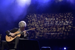 Fábio Zanon encanta público do Ibirapuera em show do Acervo Violão  