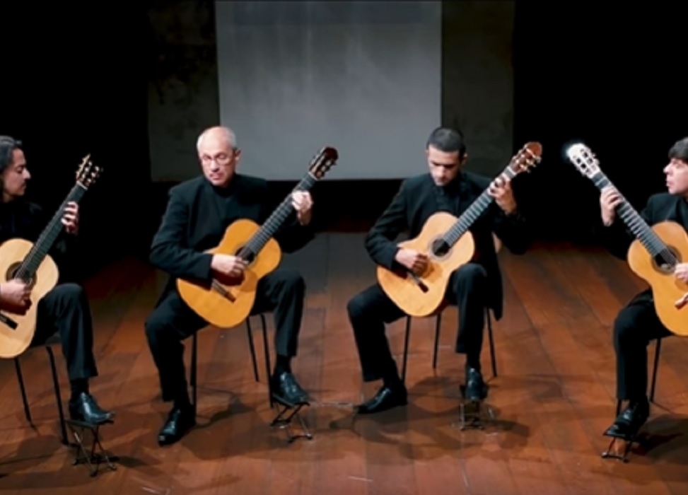 Capa do vídeo Quaternaglia Guitar Quartet - Así era la Dancita Aquella! - Divertimento (Leo Brouwer)