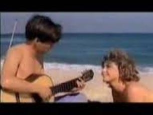 Capa do vídeo Luiz Bonfá, João Gilberto e Tom Jobim em trecho do filme Copacabana Palace - Canção do Mar (Luiz Bonfá)