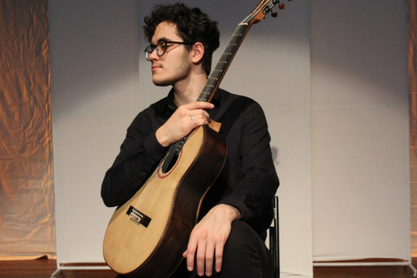 Violonista Tomas Haushahn estreia nos EUA peças do compositor Vicente Paschoal