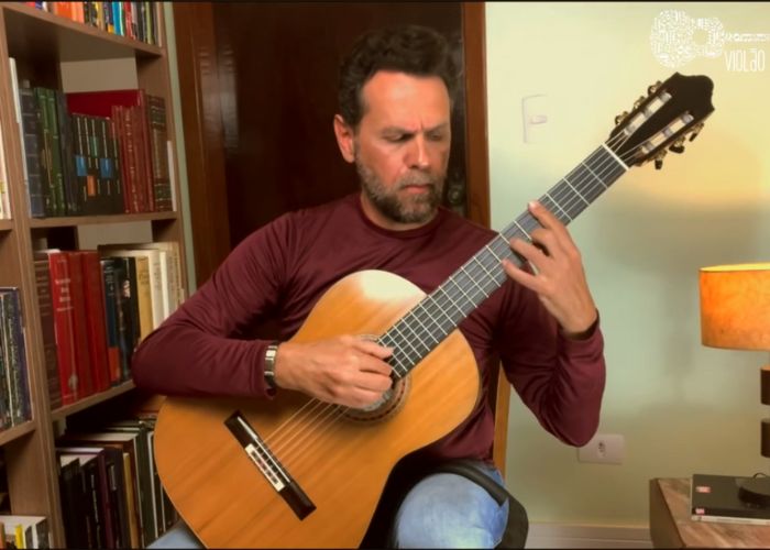 Capa do vídeo  Flavio Apro - Dona Benta (Ivan Lins / Victor Martins) - Violão Brasileiro